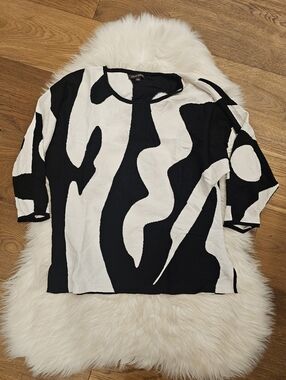 Vintage Anne Klein Black and White Graphic Knit Top